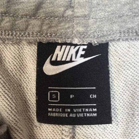 Nike women's sweat shorts. - Picture 3 of 4